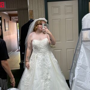 Elegant White Lace Wedding Dress